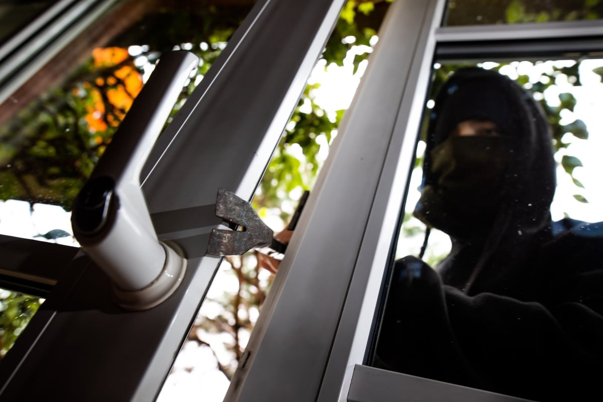 Polizei-fasst-mutma-lichen-Einbrecher-im-Alter-von-14-Jahren-