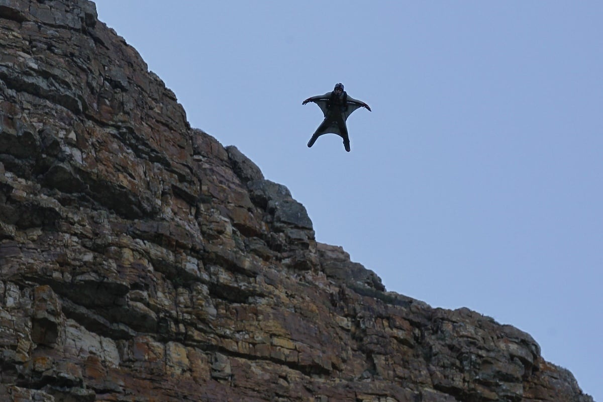 Deutscher Wingsuit-Sportler stürzt in der Schweiz ab und stirbt