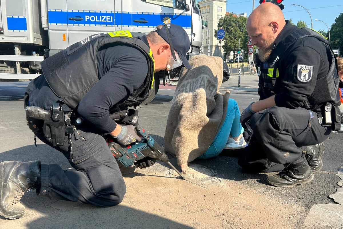 Nur Eine Kurze Klebe-Pause: Letzte Generation Blockiert Wieder