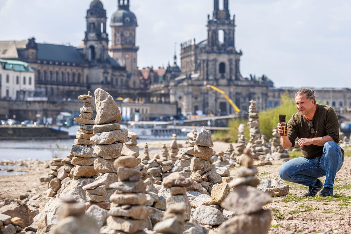 Faszinierende Türmchen am Elbufer: Wo die Carolabrücke stand, lockt jetzt die Spur der Steine