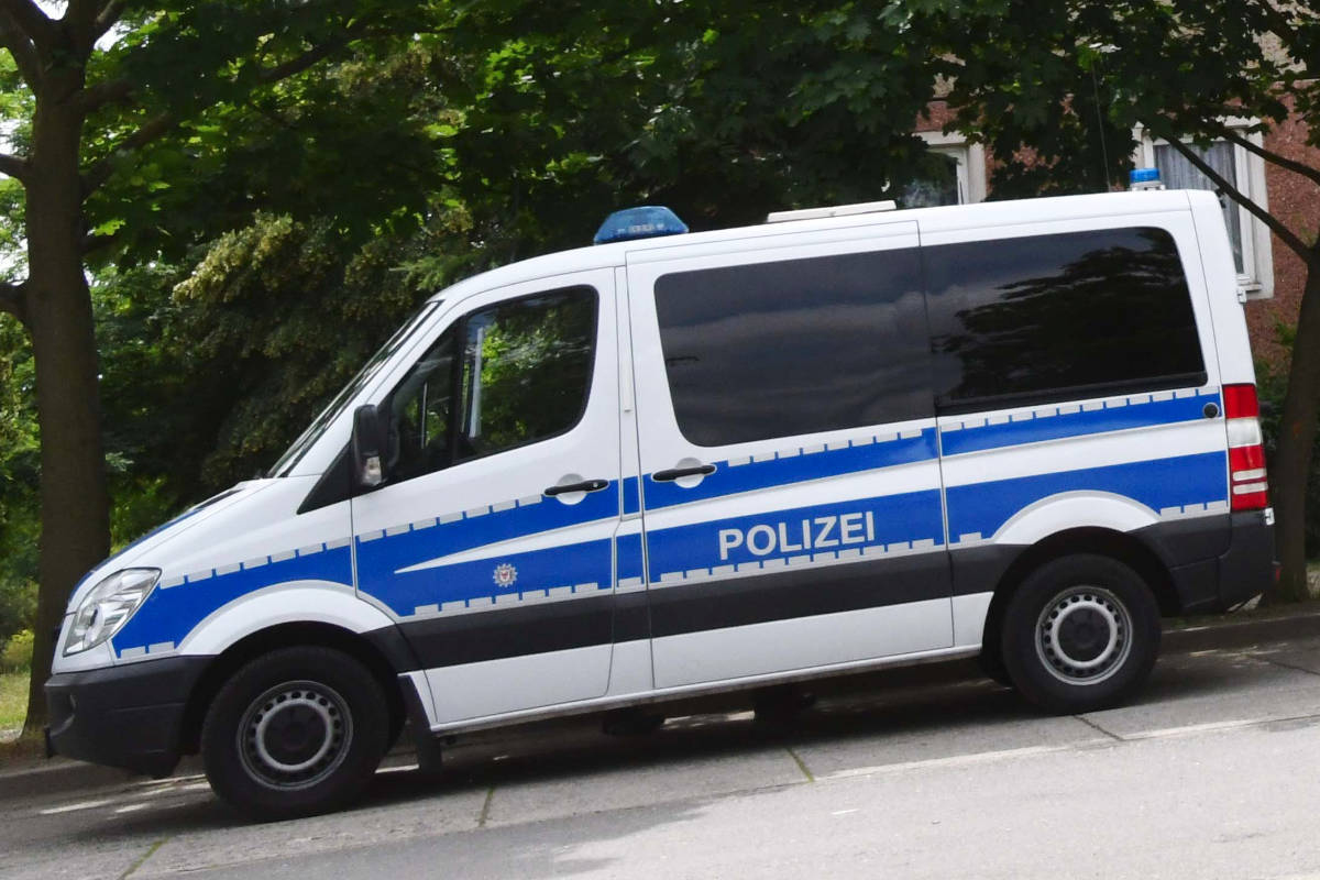 Amokalarm an Schule bei Berlin: Polizei stellt bewaffneten Mann