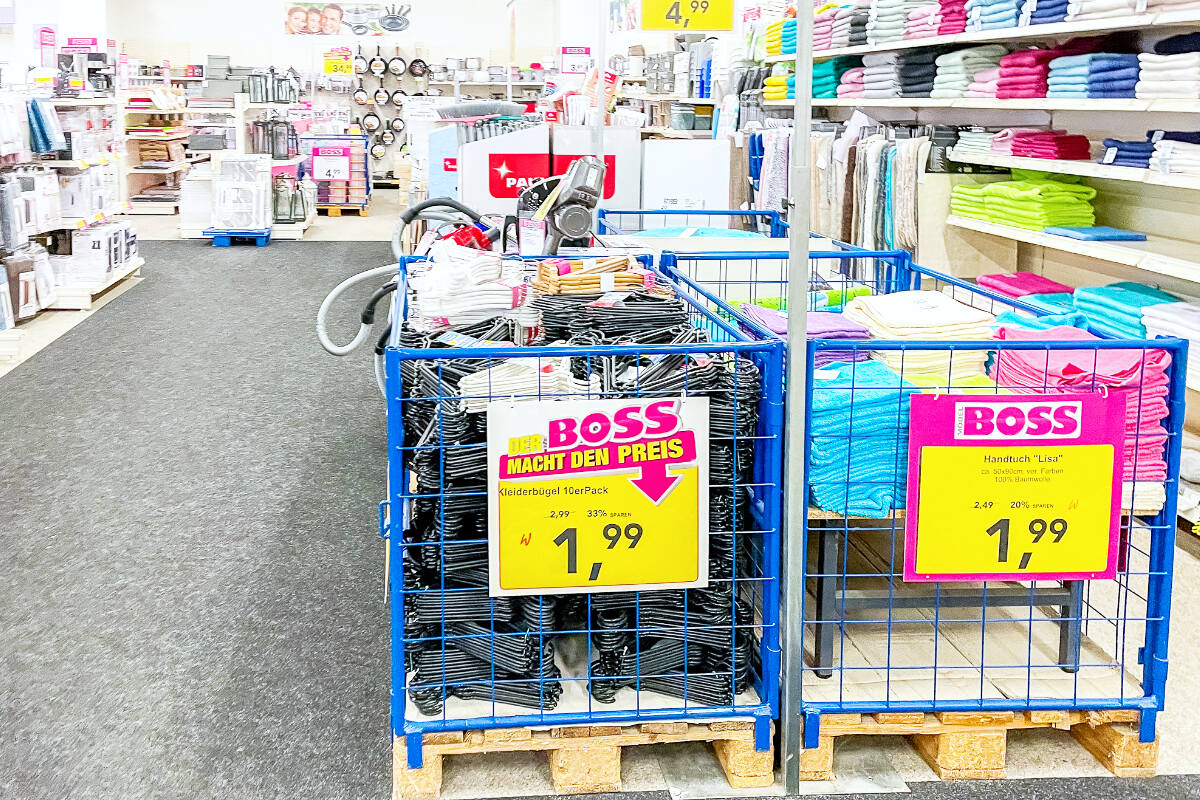 Möbel Boss in Einbeck macht großen Sonderverkauf und senkt stark die Preise