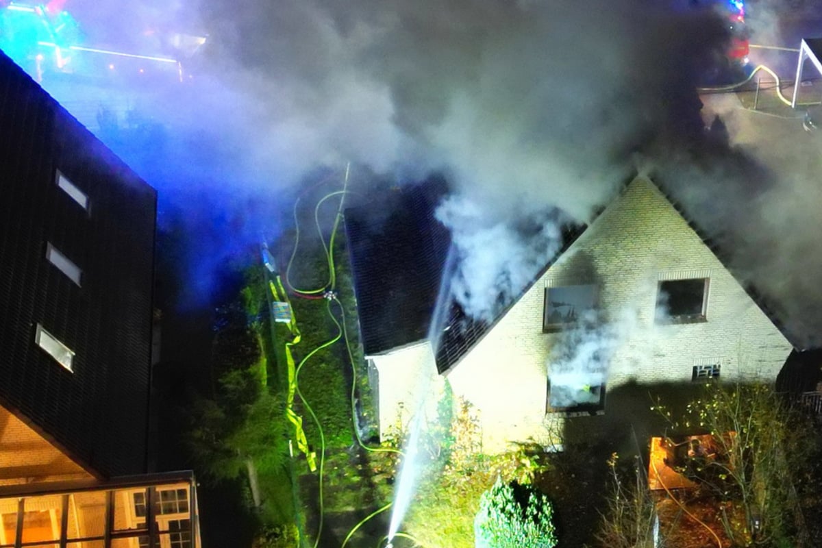 brand-in-messie-haus-h-lt-feuerwehr-stundenlang-in-atem