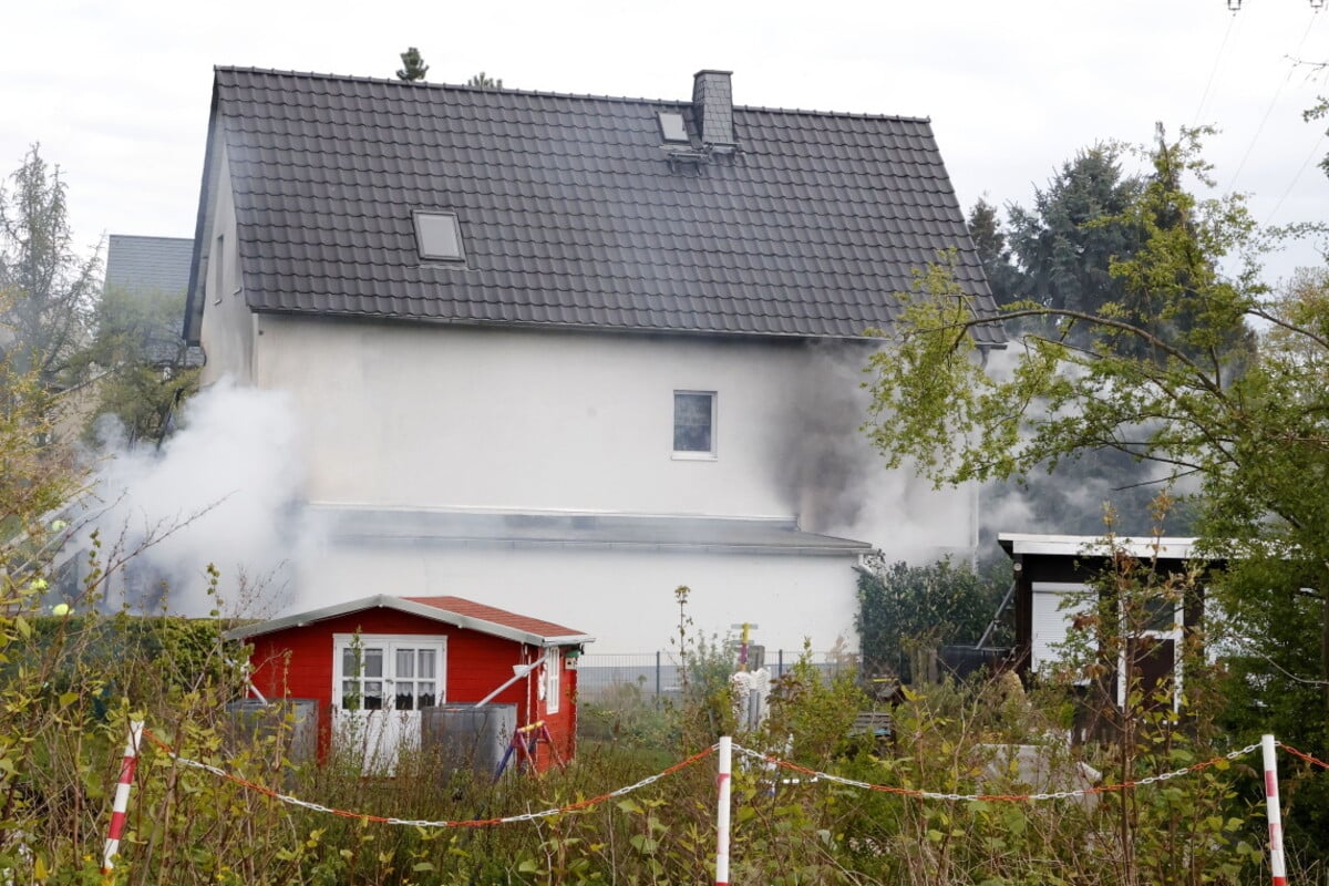 Feuerwehreinsatz in Chemnitz: Brand in Einfamilienhaus
