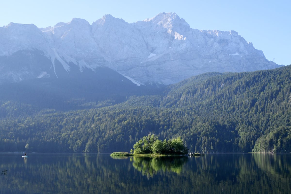 Kind-geht-im-Eibsee-unter-Vater-versucht-zu-helfen-und-ger-t-selbst-in-Not