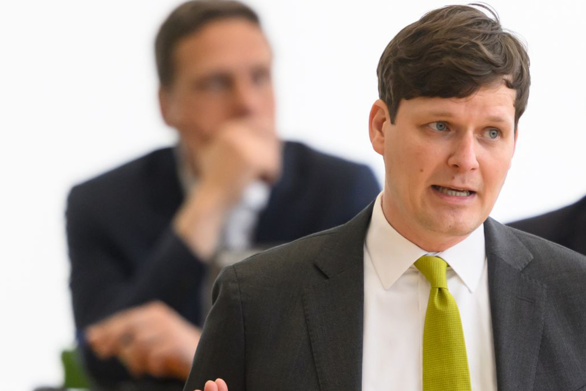Clemens Rektor Sachsens Kultusminister Conrad Clemens will keine Lehrer mehr verbeamten