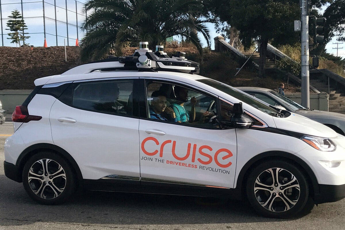 San Francisco Cops Pull Over Driverless Taxi In Hilarious Video