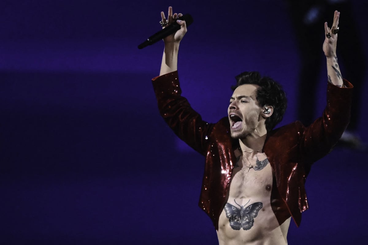 Harry Styles gets Guinness World Record for Wembley Stadium run