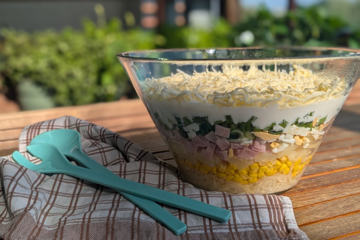 Schicht-f-r-Schicht-zum-Genuss-So-gelingt-Dir-Omas-Schichtsalat-garantiert