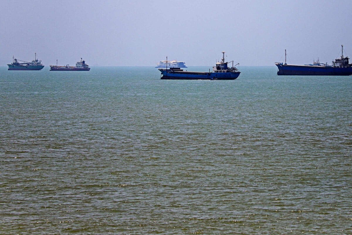 Strait of Hormuz maritime traffic is flowing despite Iran's closure announcement