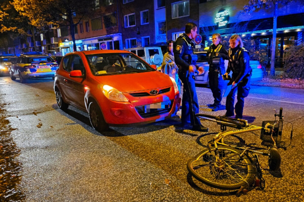 Unfall In Hamburg: Radfahrer (76) Fährt Plötzlich Auf Die Straße Und ...