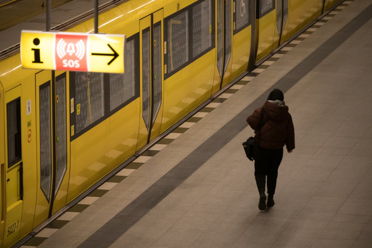 Mann 41 Am Berliner U Bahnhof Bewusstlos Getreten Polizei Startet Fahndung - 2ba9mrf