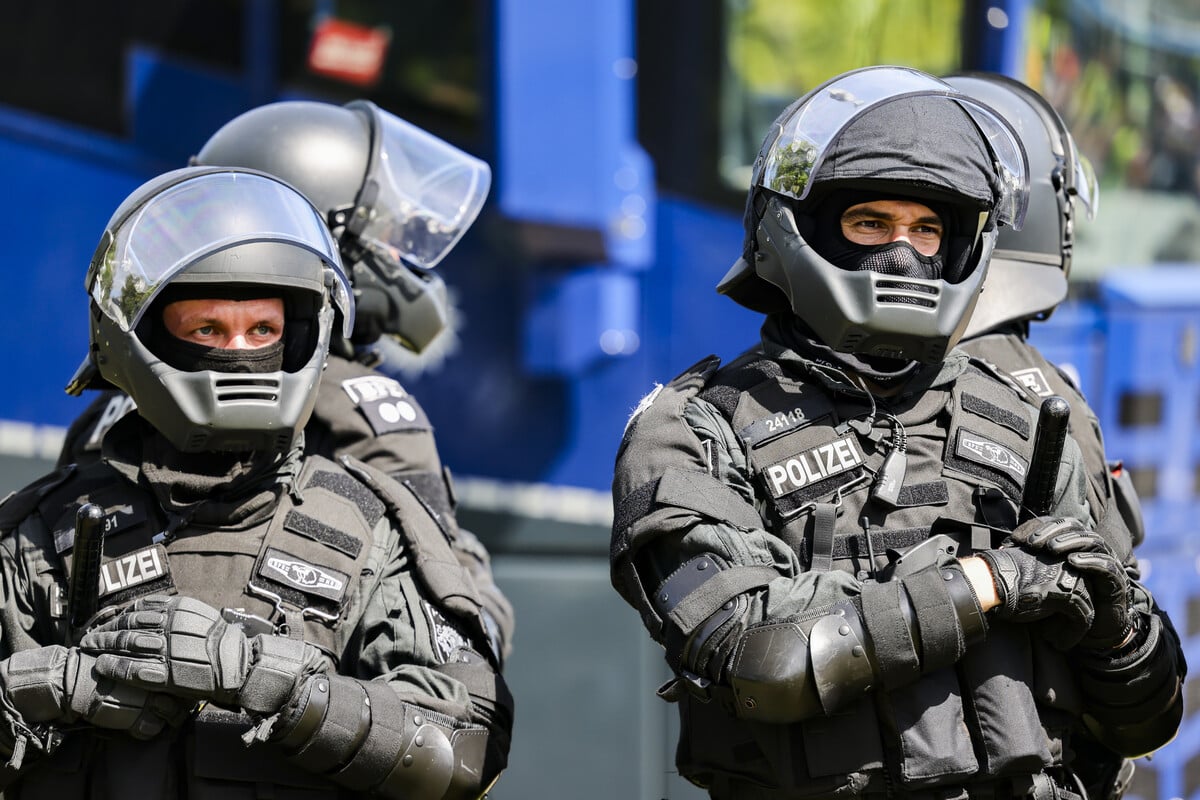 AfD-Parteitag in Essen: Zwei Polizisten nach Tritten gegen den Kopf schwerverletzt!