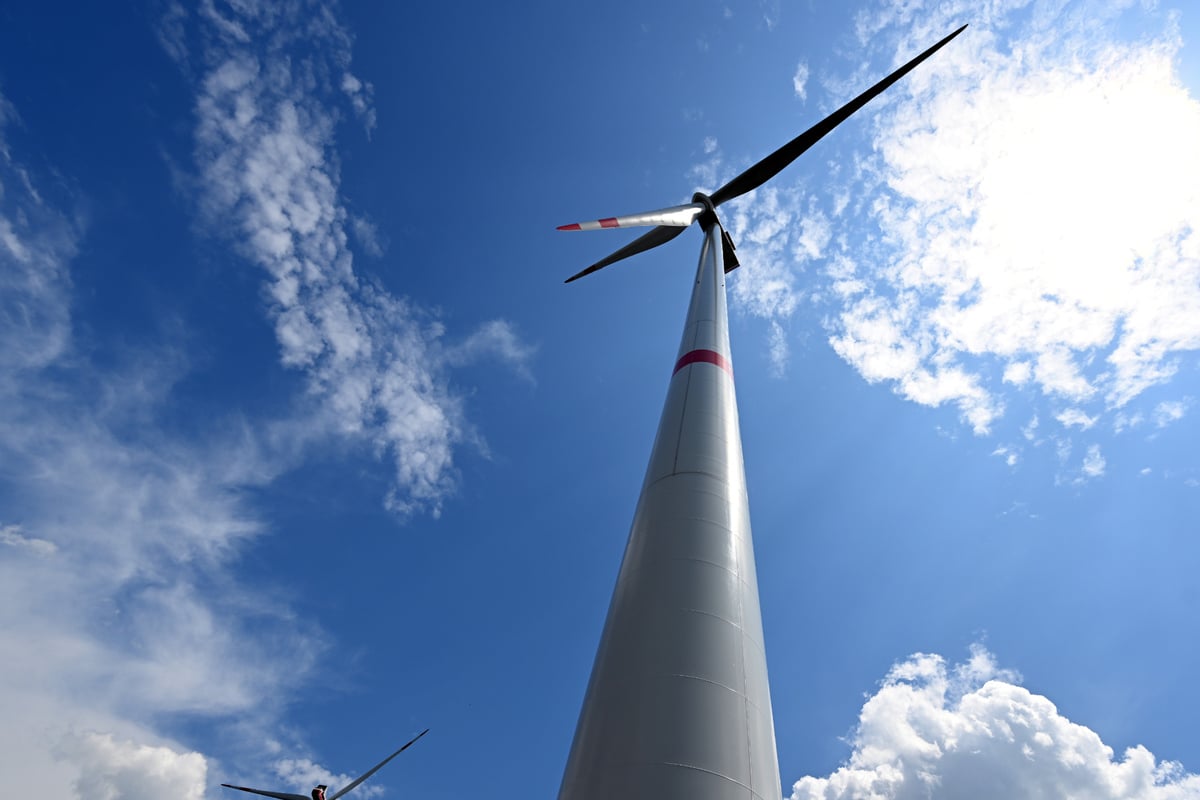 Windrad-droht-umzukippen-NRW-Autobahn-gesperrt