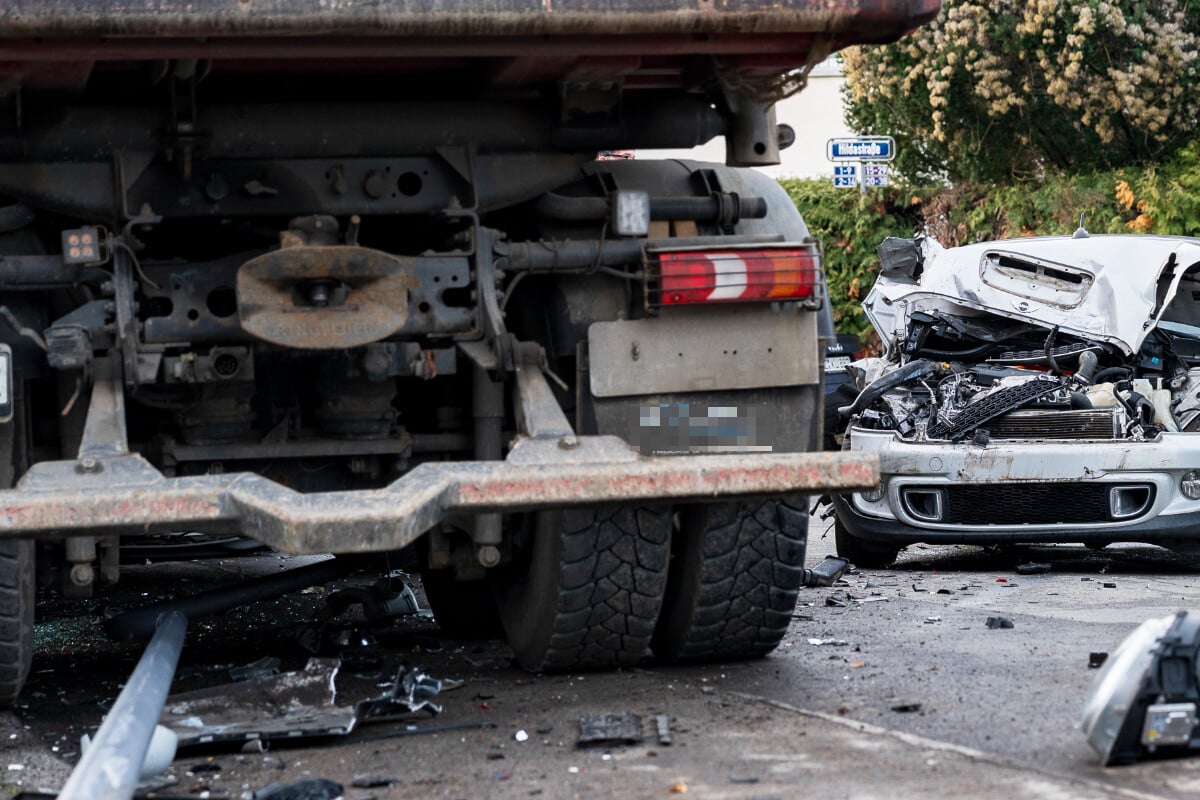 An-Baustelle-von-Laster-erfasst-Mann-verliert-in-Klinik-den-Kampf-um-sein-Leben