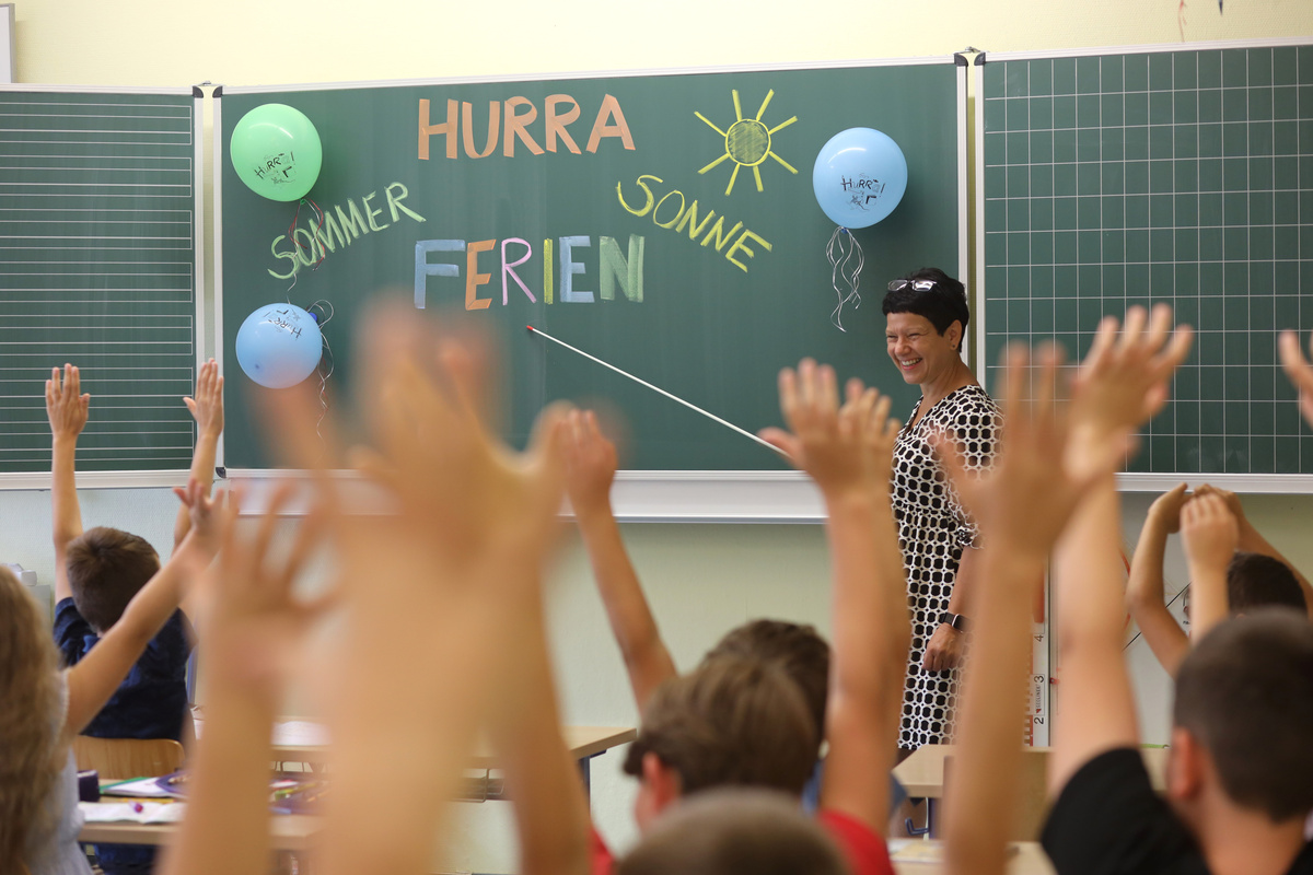 Letzter Schultag vor den Ferien in NRW, Telefone für Zeugniskummer ab