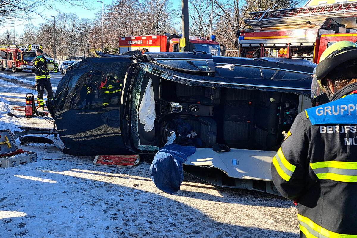 Medizinischer Notfall führt zu dramatischem Unfall in München