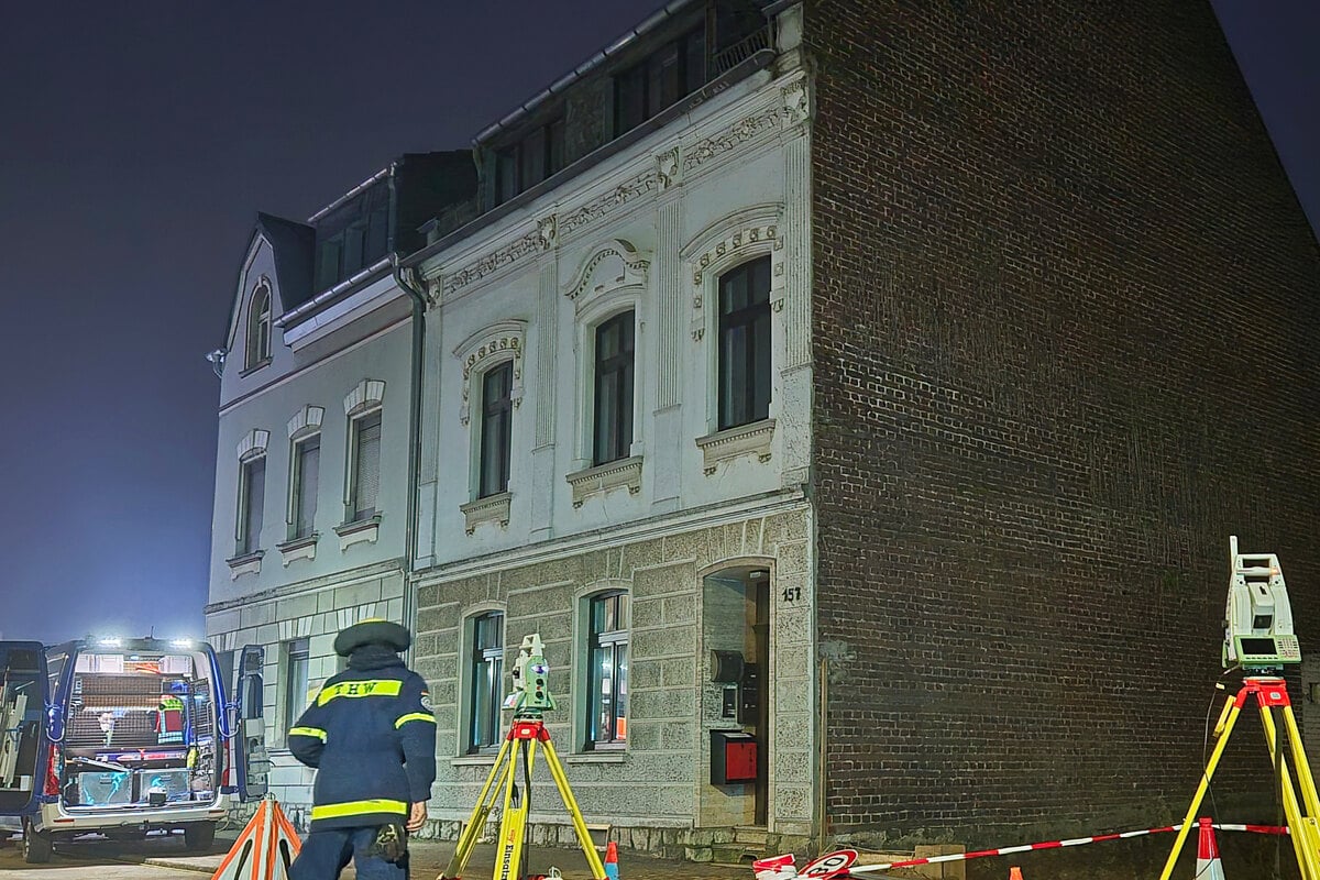 haus-droht-einzust-rzen-bewohner-m-ssen-geb-ude-verlassen-thw-im-einsatz