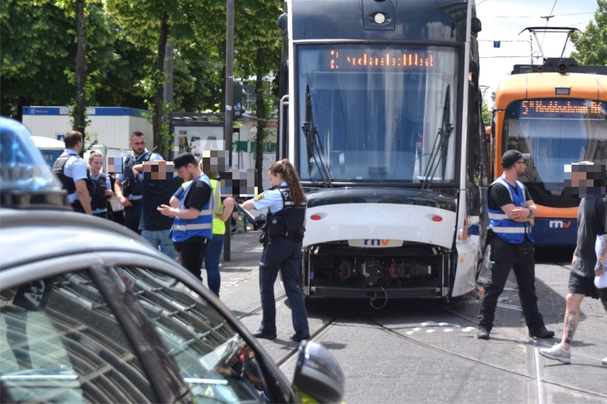 Straßenbahn-Crash in Mannheim sorgt für Verkehrs-Chaos