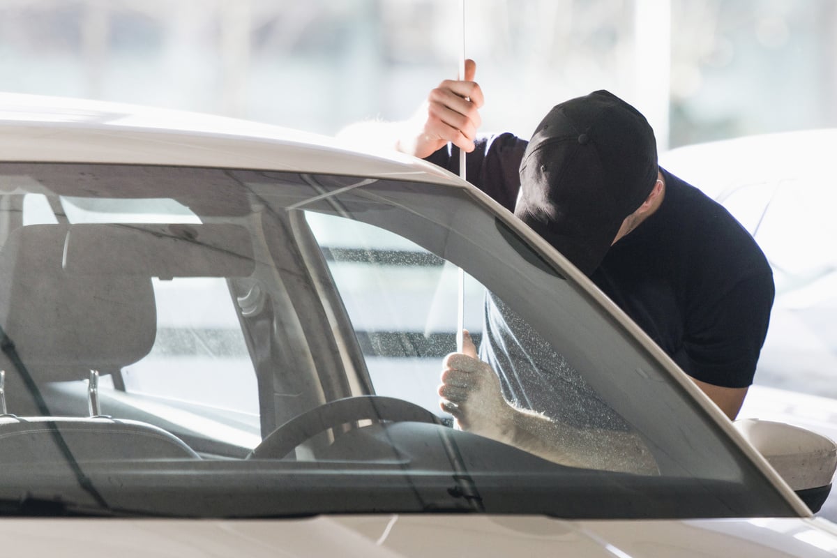 Autoknacker-in-Dresden-unterwegs-T-ter-klauen-Werkzeug-Sportzeug-und-Elektronik