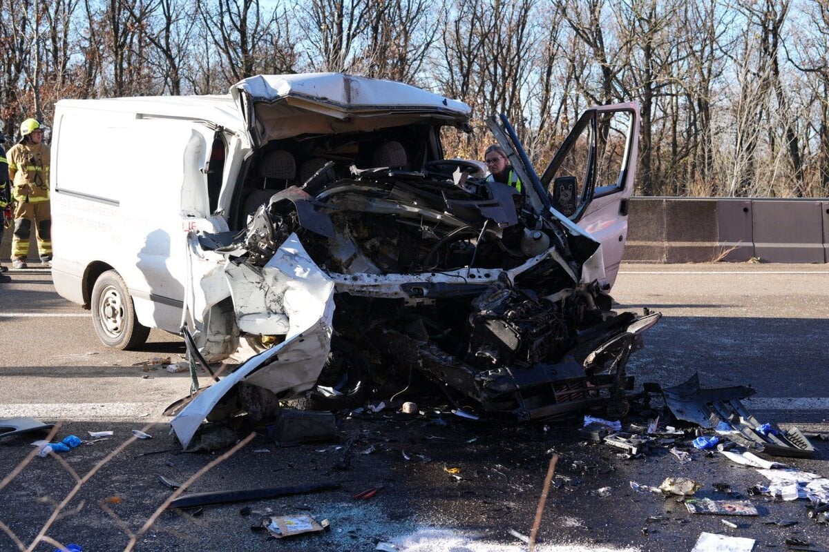 t-dlicher-unfall-auf-der-a1-lasterfahrer-nach-fatalem-spurwechsel-fl-chtig