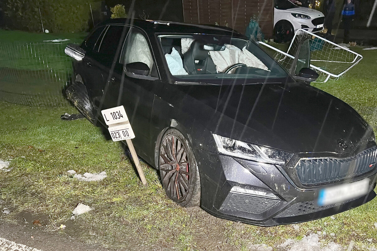 Fahranfänger in Nohra für VorfahrtsUnfall Skoda landet im