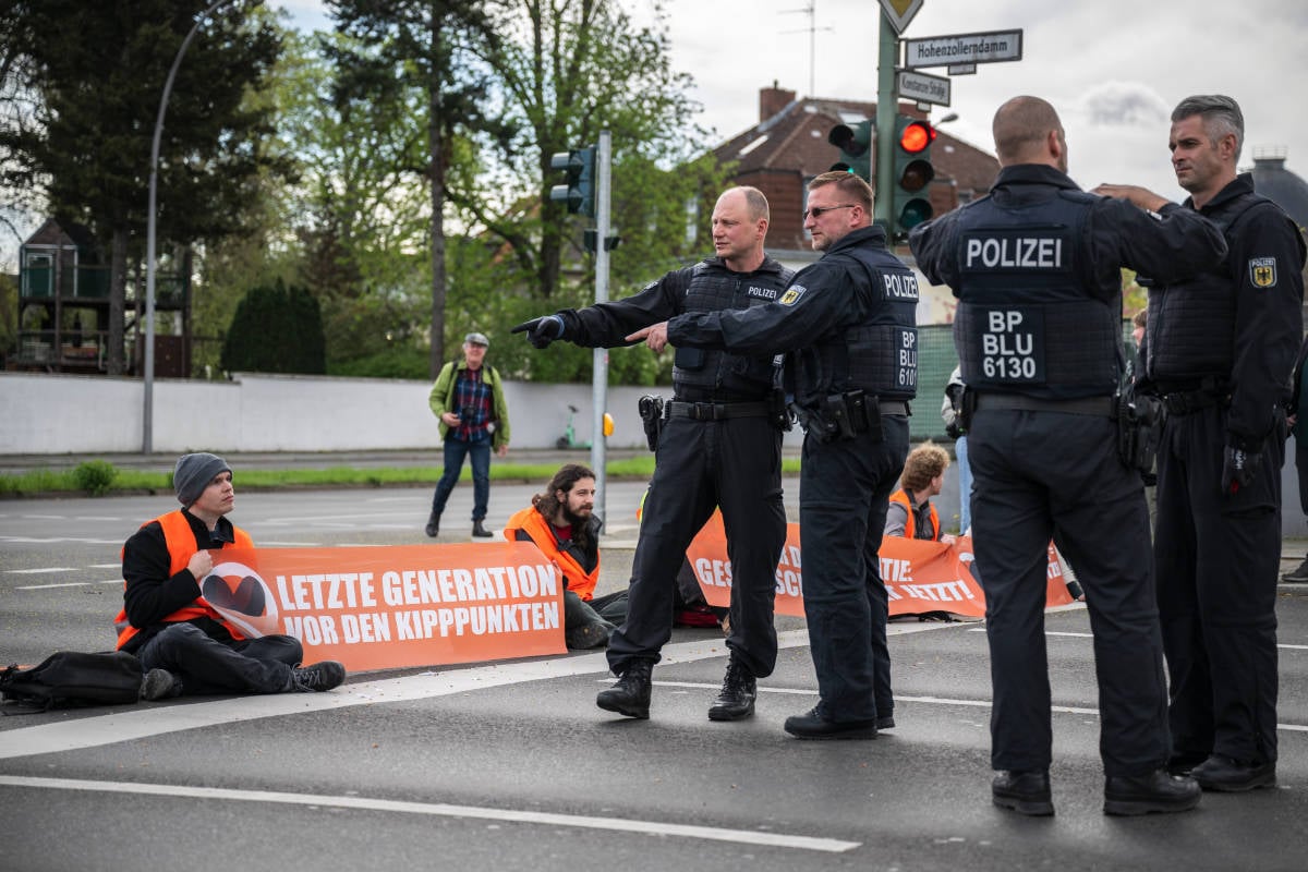 Berlin: Polizei Erneut Mit Großaufgebot Gegen Letzte Generation ...