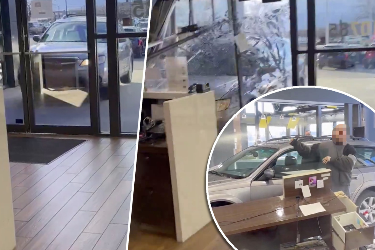 Stinksauer-zur-ckgebracht-Mann-kauft-Subaru-und-rast-durch-Autohaus-Eingang-