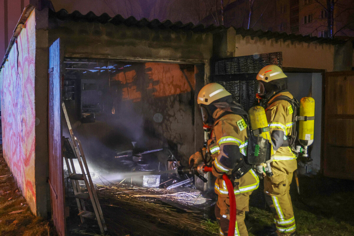 Feuerwehreinsatz in Limbach Brand in Garagenanlage