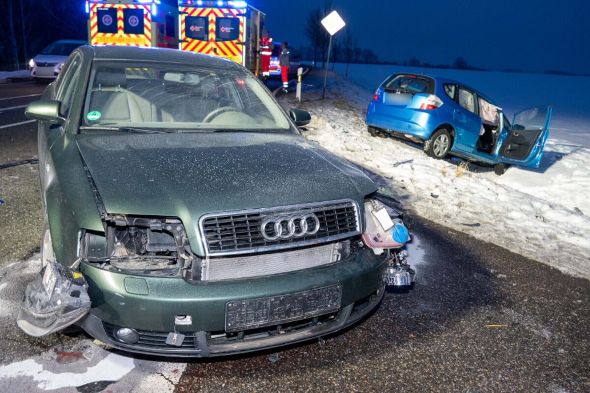 Kreuzungscrash-in-Mittelsachsen-Audi-knallt-mit-Honda-zusammen