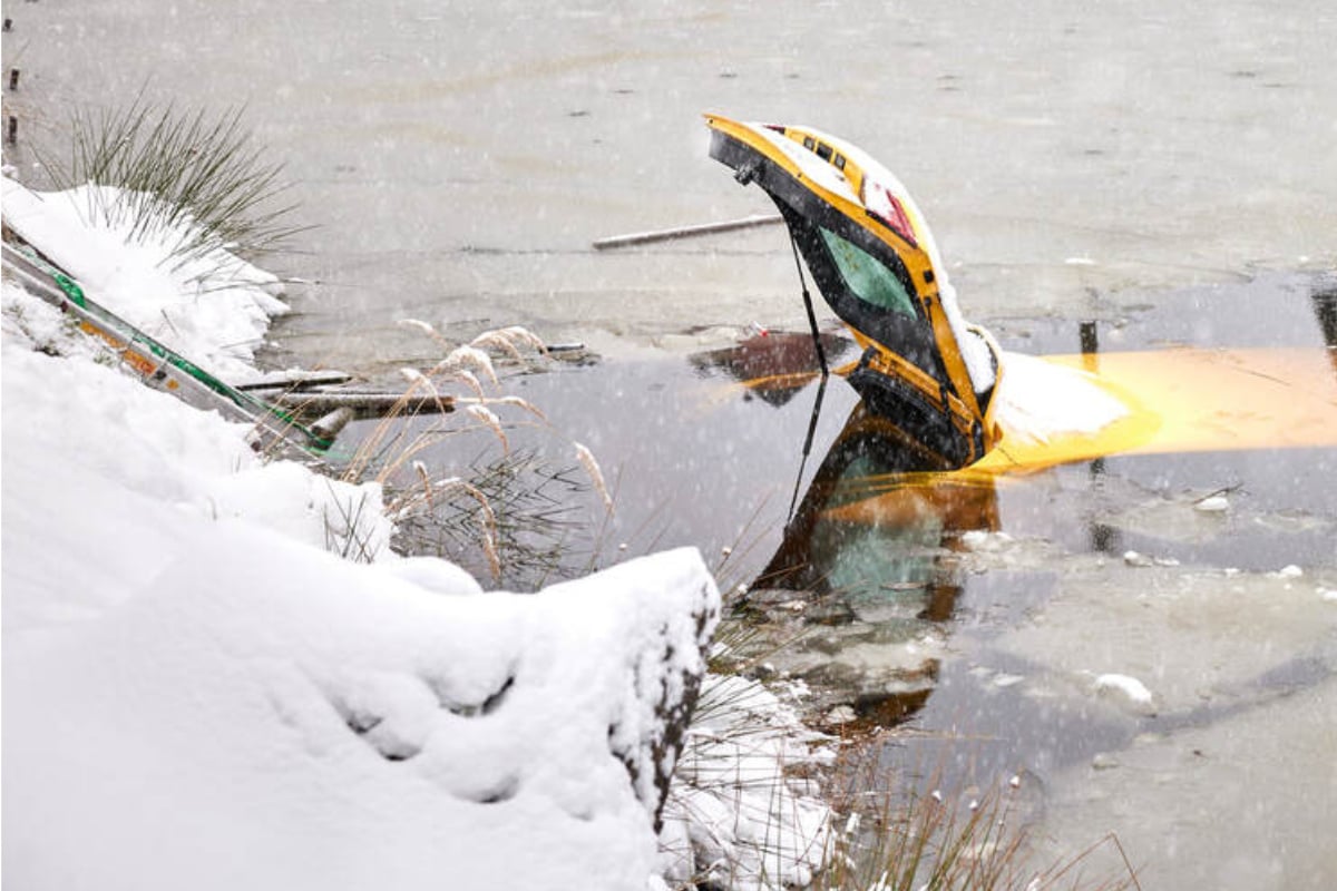 Winterchaos In Sächsischer Schweiz: Auto Kommt Ins Schlittern Und ...