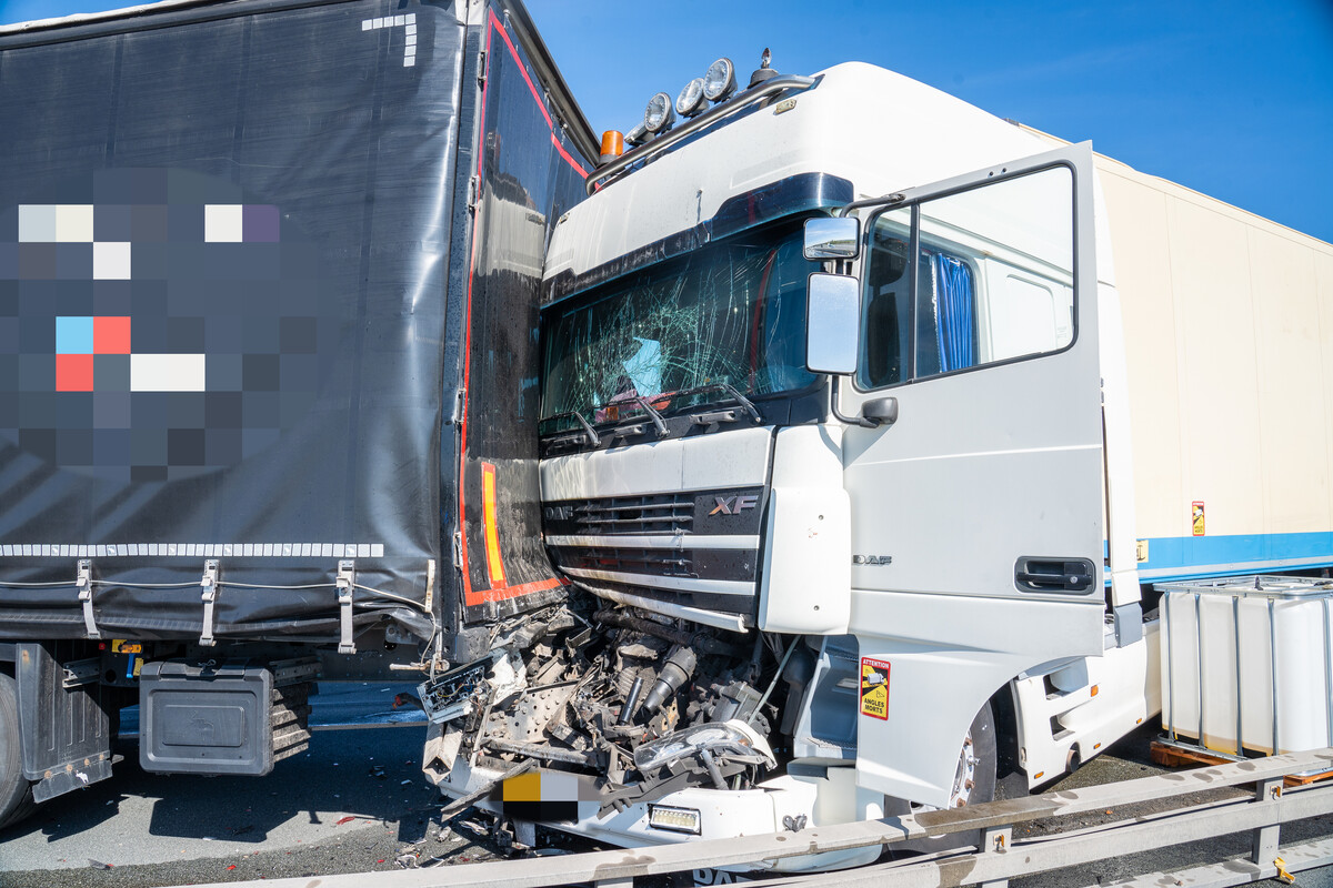 Verkehrs-Chaos Auf Der A3 Nach Heftigem Lkw-Unfall