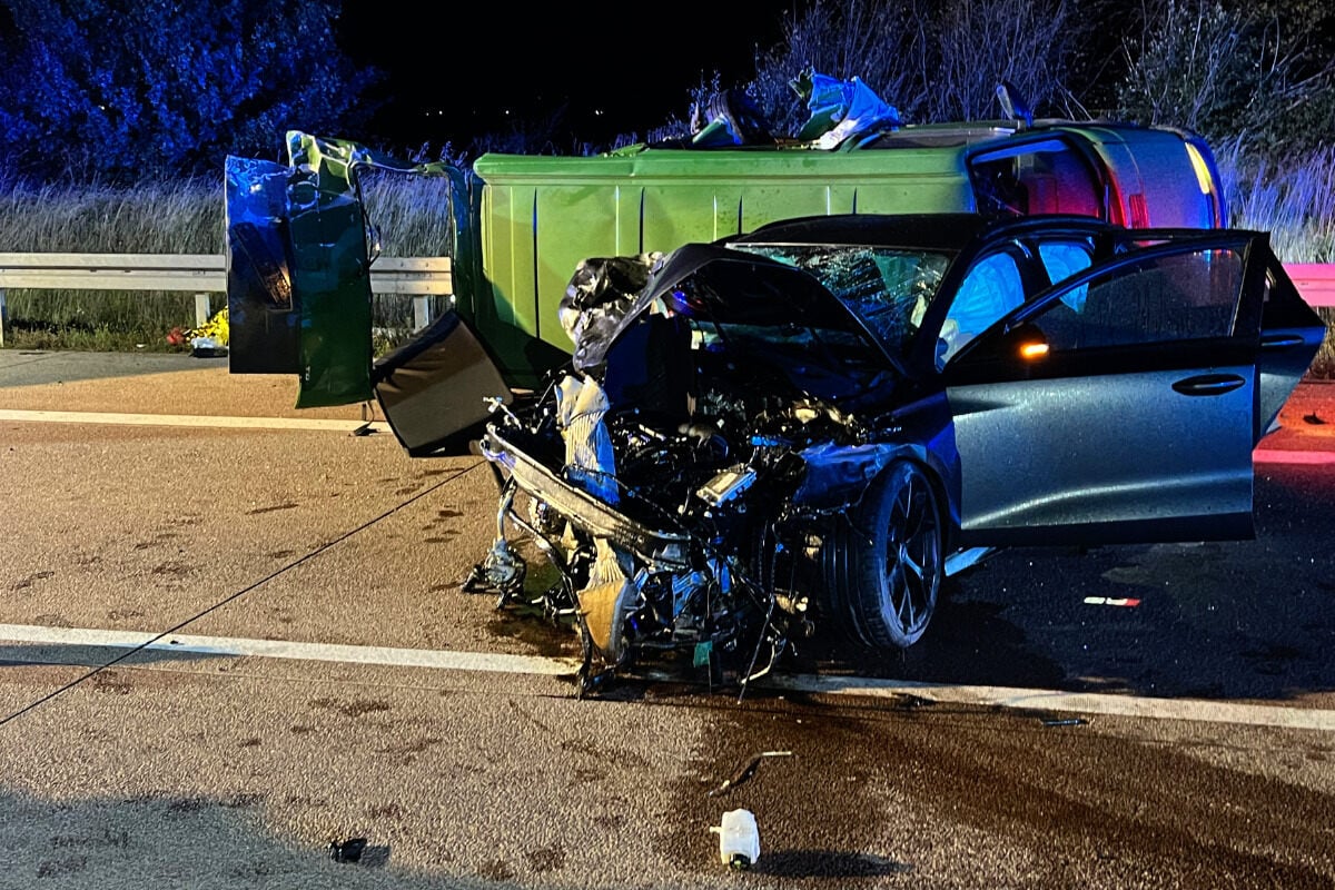 Mehrere Personen verletzt: Gleich drei Autos krachen auf der A14 ineinander