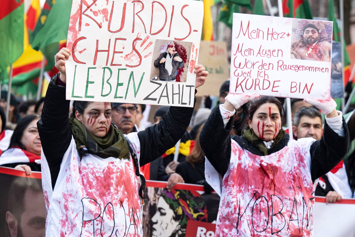 Tausende-bei-pro-kurdischer-Demonstration-in-Frankfurt