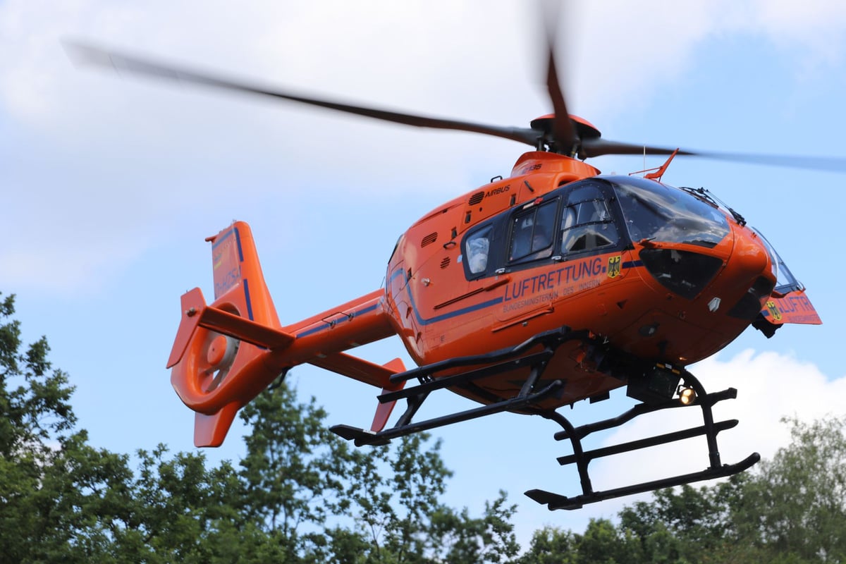 Schwerer Säure-Unfall an Uni: Hubschrauber muss Person in Spezialklinik fliegen