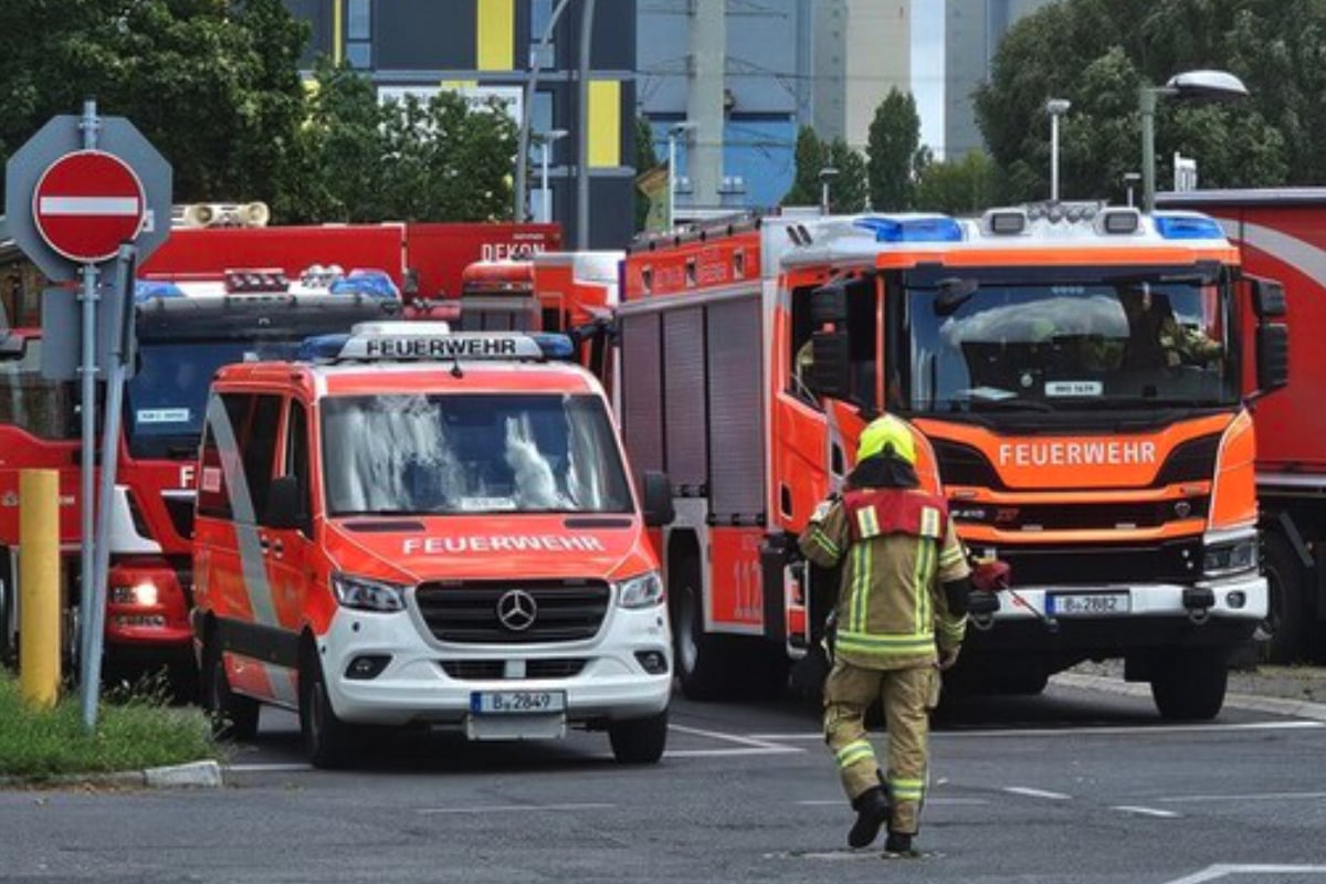 Feuer auf BMW-Werksgelände in Berlin ausgebrochen: Spezialkräfte alarmiert