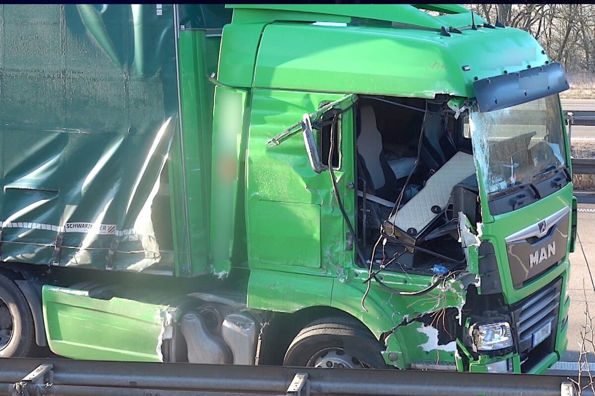 Unfall A2: Unfall Mit Mehreren Lkw Sorgt Für Verkehrschaos