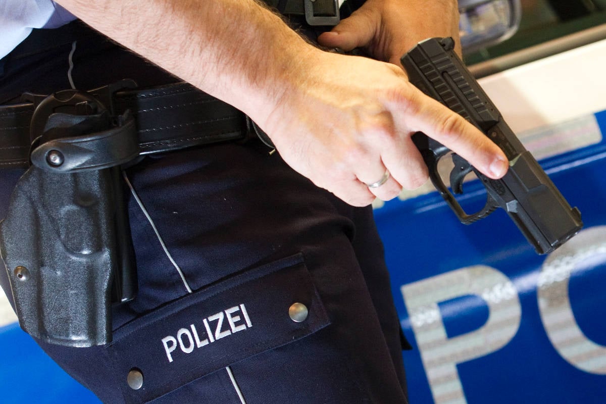Polizei-durchsucht-Dealer-und-macht-berraschenden-Fund