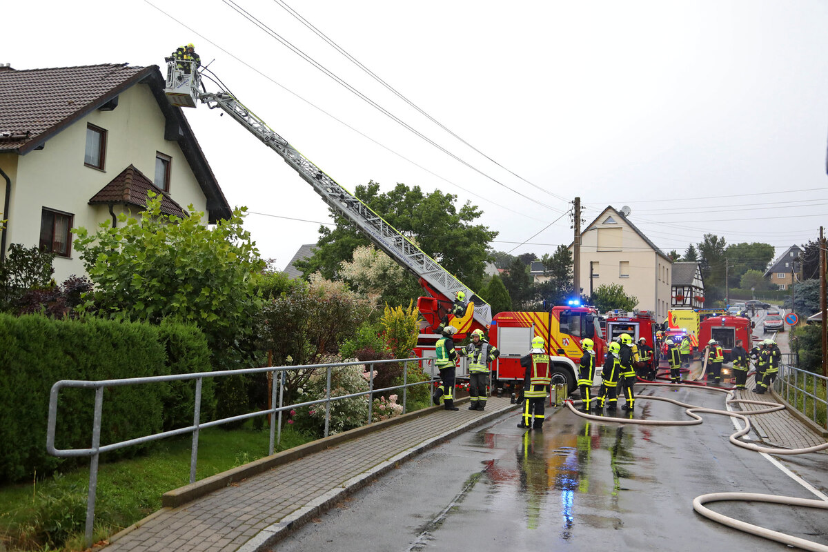 Blitzeinschlag! Feuerwehreinsatz in Kuhschnappel