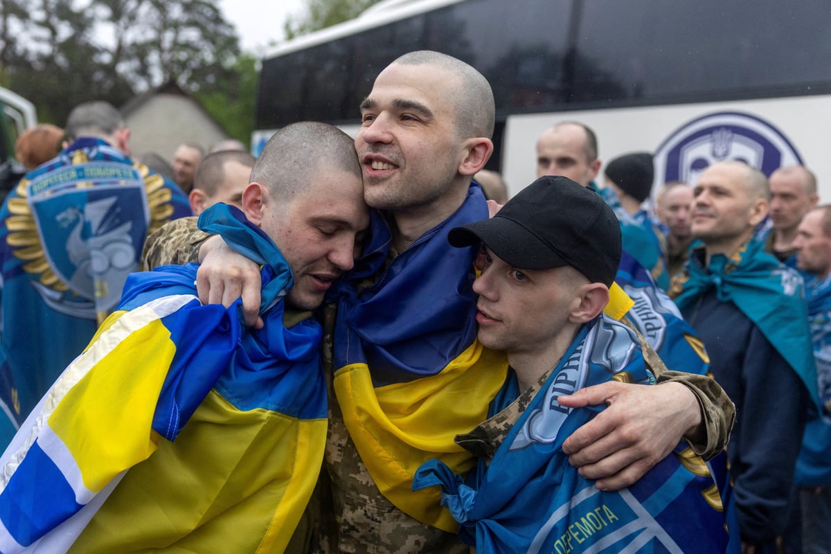 Russia and Ukraine swap hundreds of prisoners of war each in "first phase" of exchange