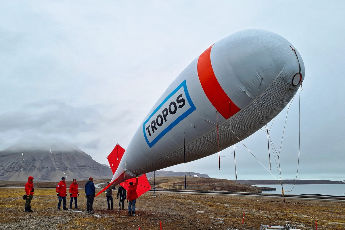 Warum schmilzt der Nordpol? Leipziger Wolkenforscher mit Messballon auf Arktis-Mission