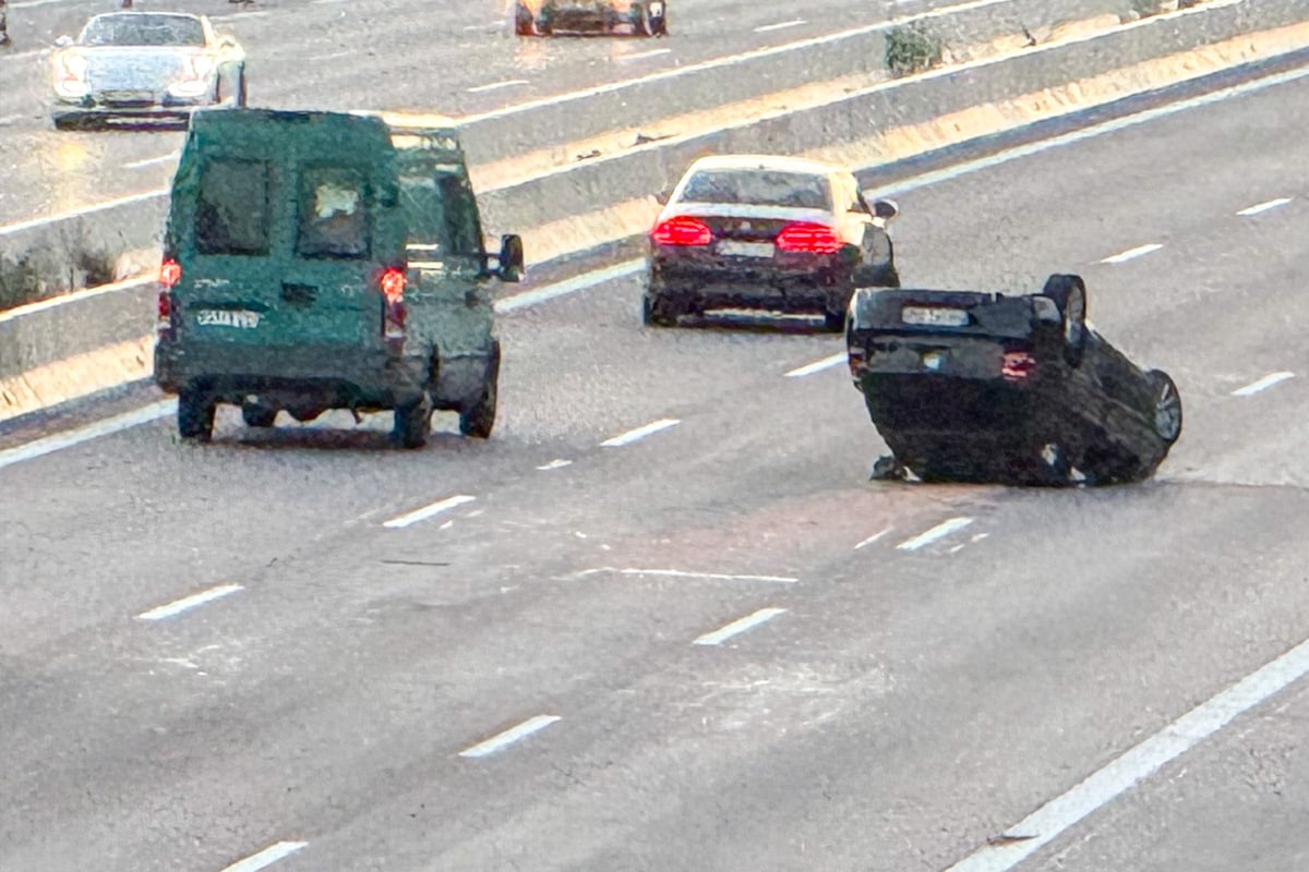 Unfall-auf-der-A6-Auto-landet-auf-dem-Dach