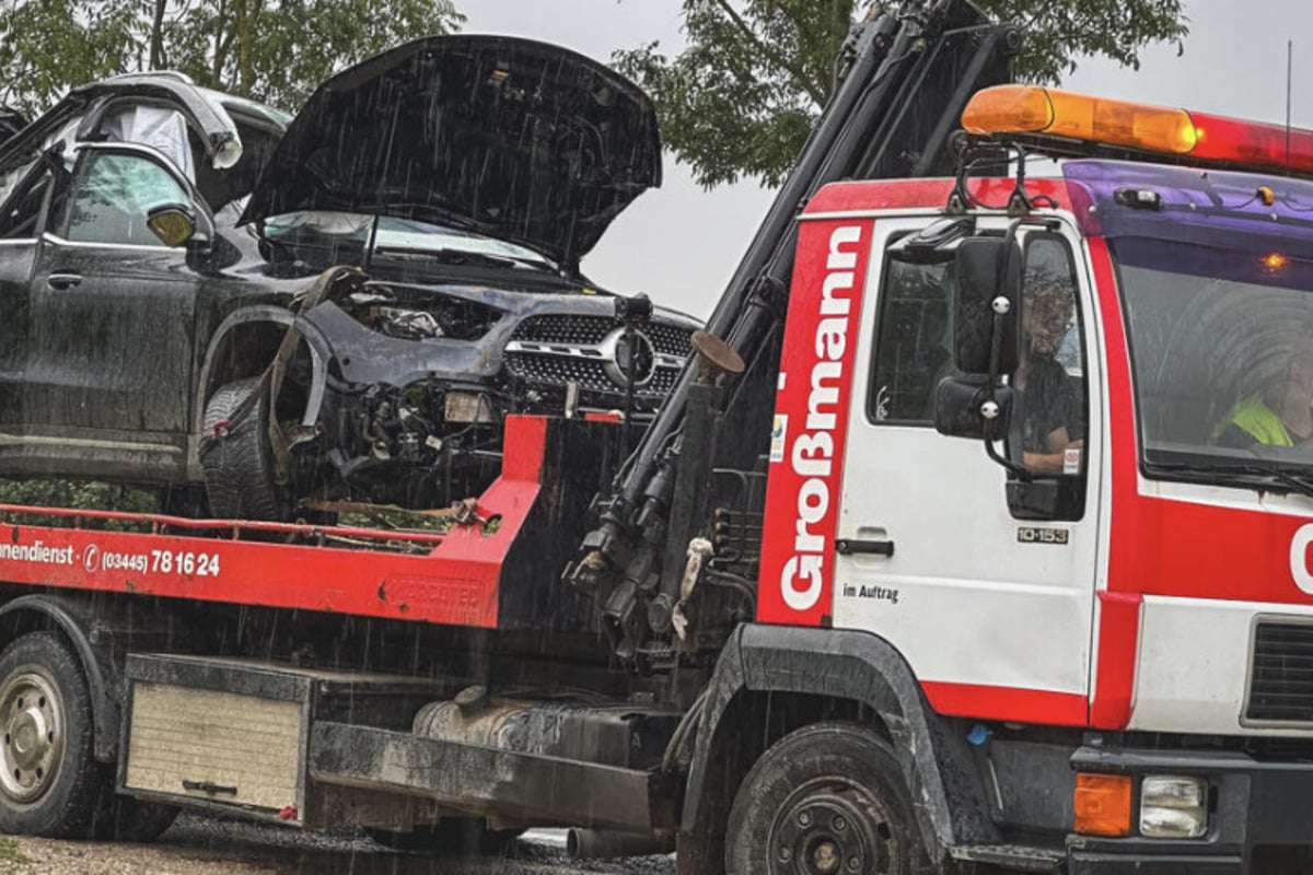 Auto stürzt Hang hinunter: Drei Tote bei schwerem Unfall in Sachsen-Anhalt
