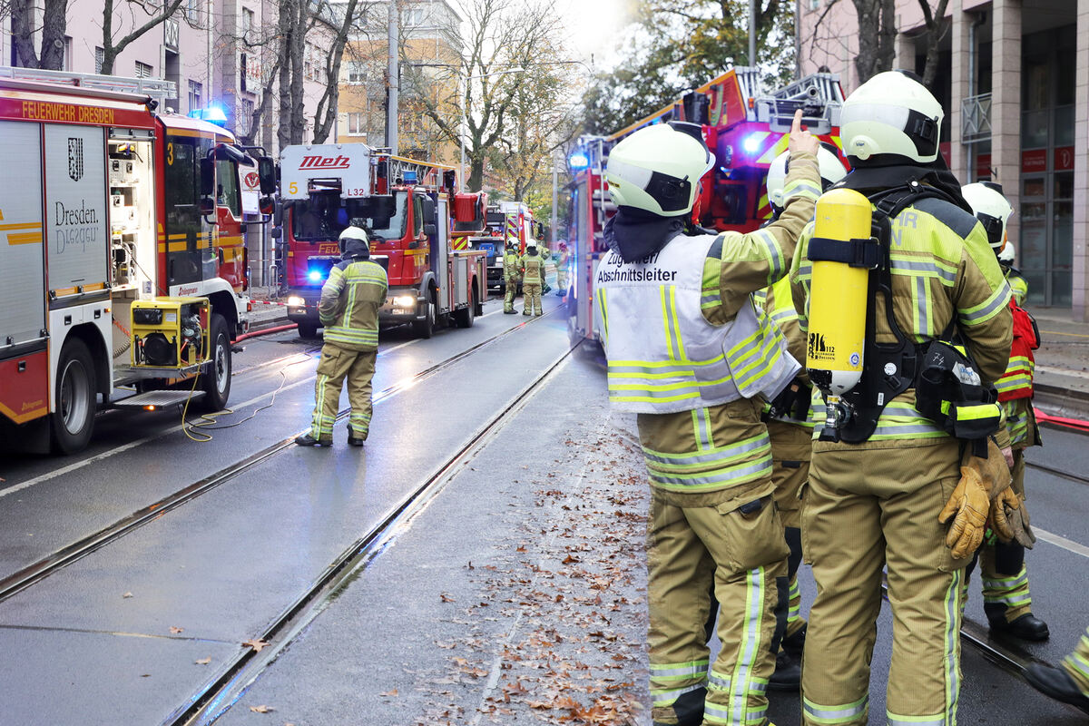 Feuerwehreinsatz In Dresden-Strehlen: Brand In Technikraum!