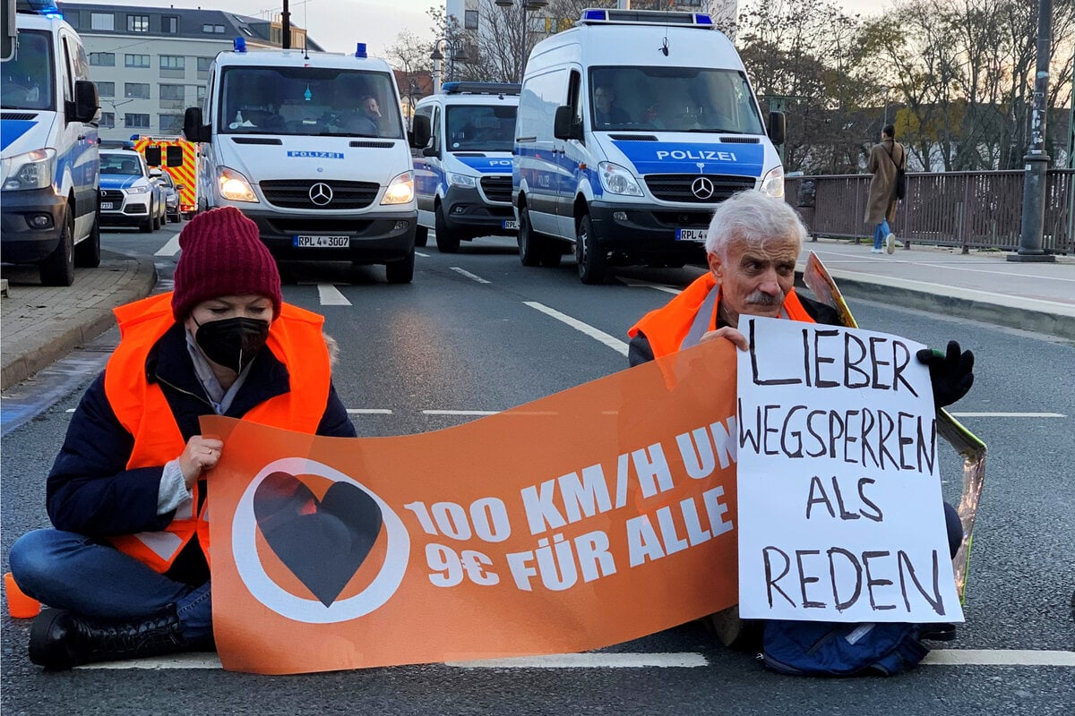 Razzia Gegen Die "Letzte Generation"! Vorwurf Der "Bildung Einer ...