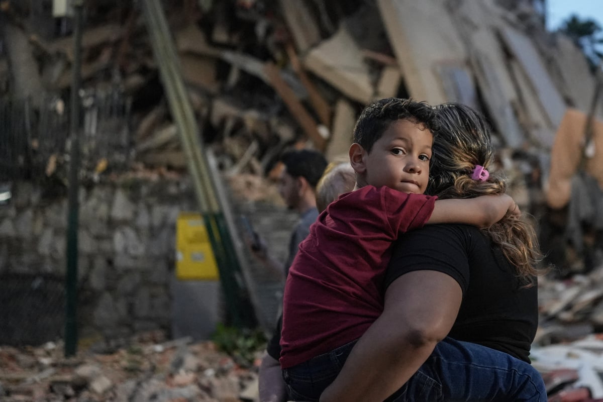 Venezuela earthquakes: World sends rescuers and aid as death toll reaches nearly 200