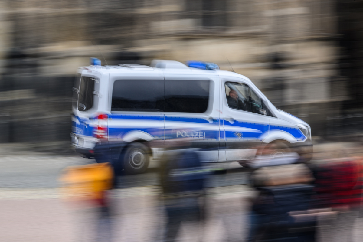 Kinder auf Dresdner Spielplatz mit Messer bedroht und verletzt: Zeugen gesucht!