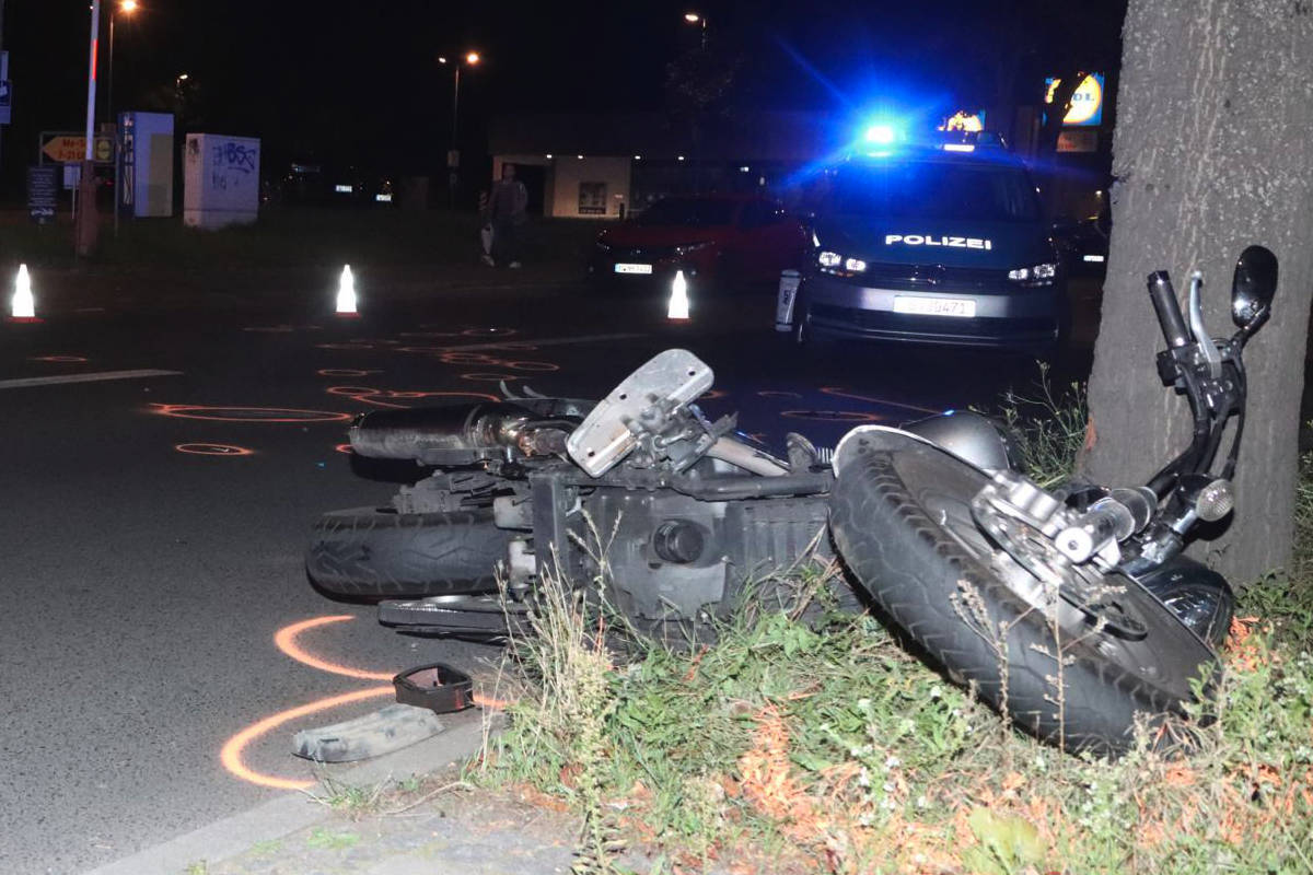 Berlin Notoperation Biker Erleidet Schwerste Verletzungen Bei Crash Mit Skoda