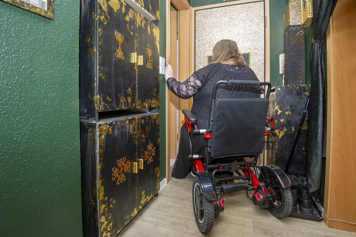 Plötzlich im Rollstuhl: Chemnitzerin kommt nicht mehr in ihr Bad