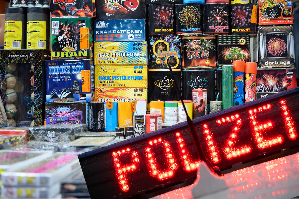 Zu-gef-hrlich-f-r-Transport-LKA-sprengt-illegale-Pyrotechnik-im-Norden-Leipzigs